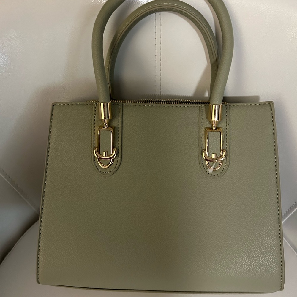 LaTerre vegan purse with tags